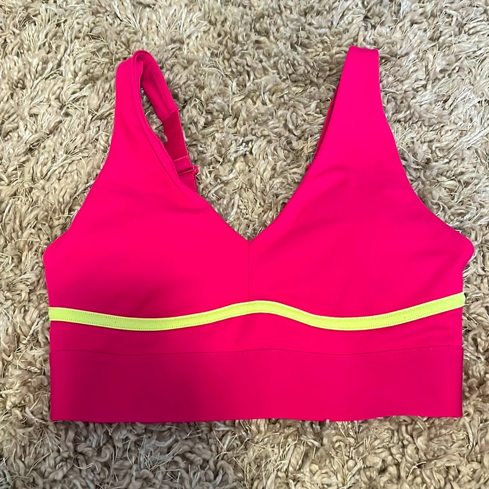 THE BEST SPORTS BRA EVER!!! In love with it!! Amazing bright colors